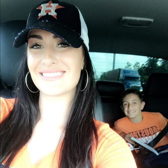 Meet your Posher, Tara - Picture 2 of 3